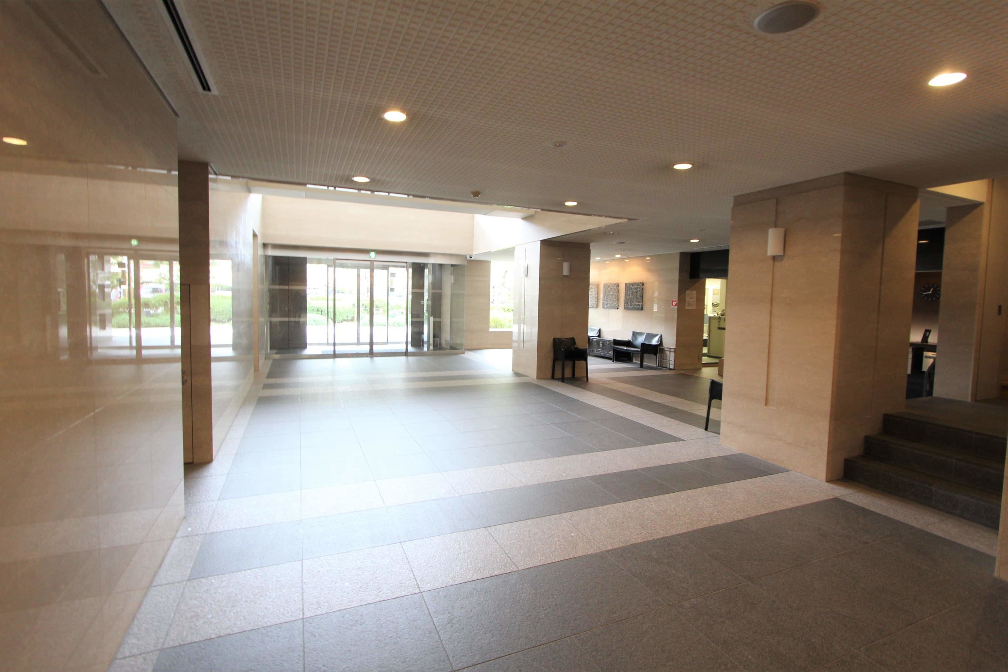 6中古物件が売出し中 ローレルコート新宿タワー 仲介手数料最大無料のリンネ